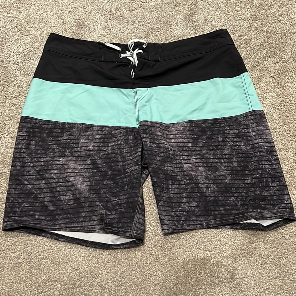 Billabong Men’s Board Short Size 34